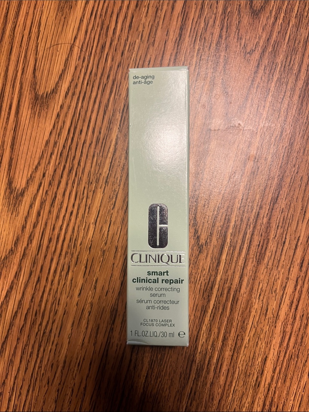 Clinique Smart Clinical Repair Serum in pale green box
